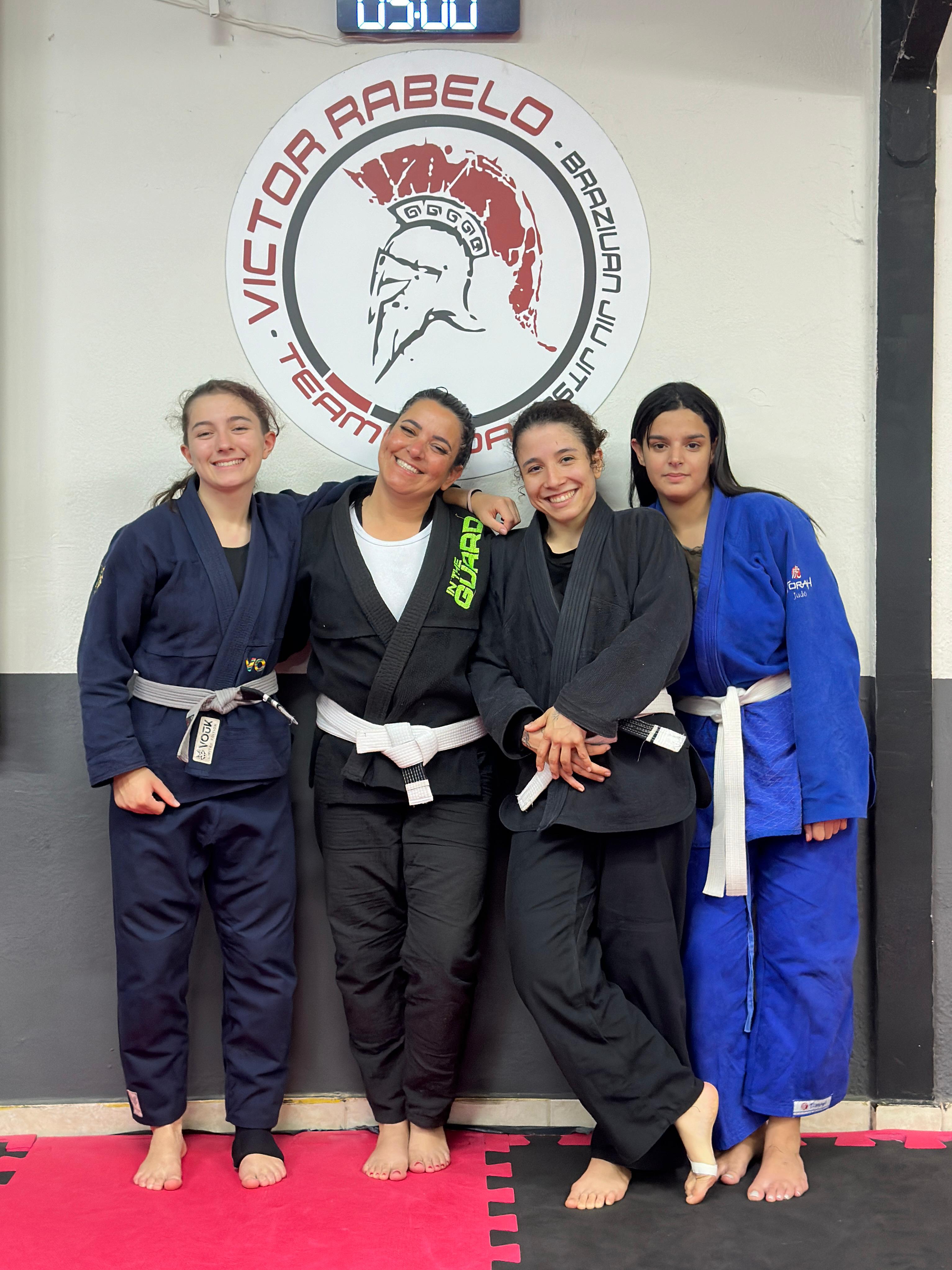 Aula de Jiu-Jitsu feminino